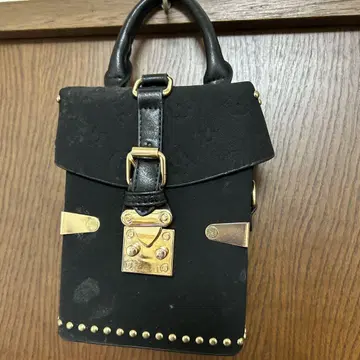 블랙 가죽 스터드 핸드백