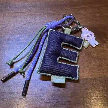 PUPMART 알파벳 E형 키링