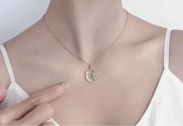 달과 별 디자인 목걸이