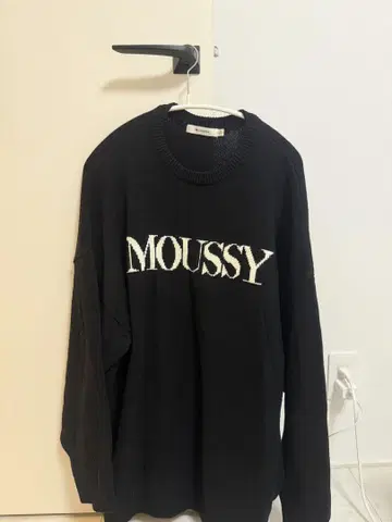 MOUSSY 블랙 로고 니트 긴팔 F