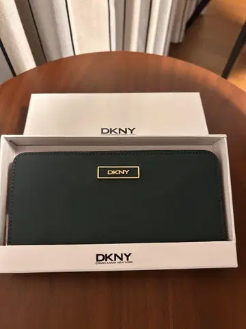 DKNY 다크 그린 장지갑 박스 포함
