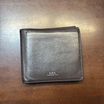 A.P.C. 다크 브라운 접이식 지갑