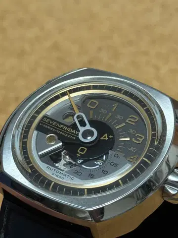 세븐플라이데이 SEVENFRIDAY V2/01