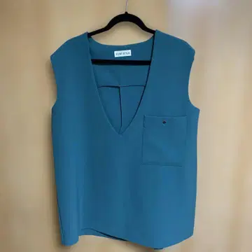 SUM1 STYLE 청록색 V넥 상의