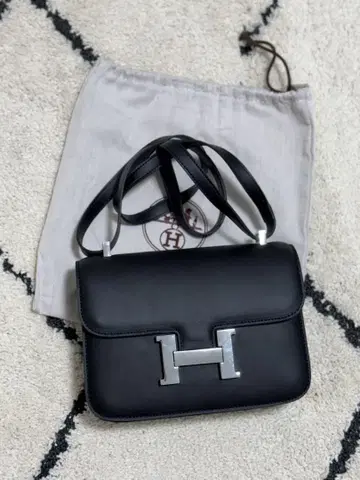 블랙 가죽 숄더백