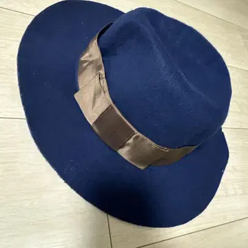 네이비 울 햇 브라운 리본