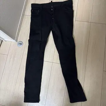 슬림핏 블랙 데님 팬츠