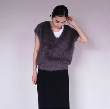 [ 새상품급 ] AKTE V넥 샤기 니트 베스트