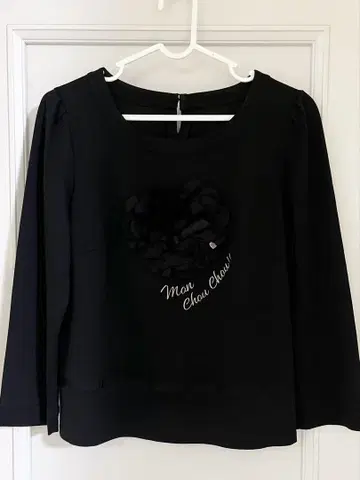 새상품급 tobechic 블랙 플라워 오부 소매 상의 사이즈 42