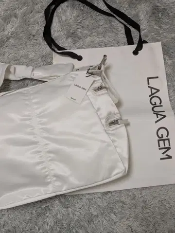 최종 가격 인하! 새상품 LAGUAGEM 새틴 숄더백