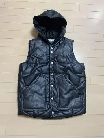 TOMMY HILFIGER 후드 부착 블랙 다운 베스트