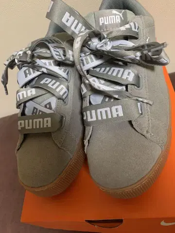 PUMA 그레이 스웨이드 스니커즈