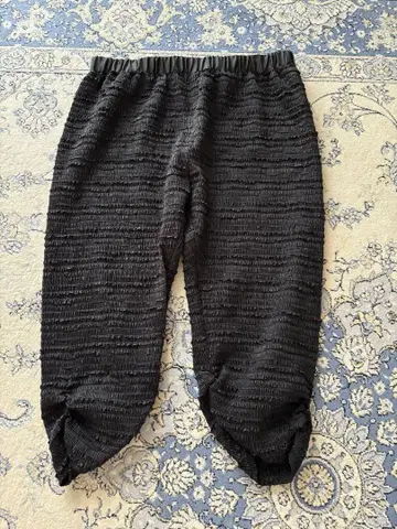 블랙 칠부 주름 가공 캐주얼 팬츠 미사용품
