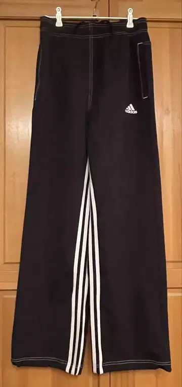 adidas 스트레이트 팬츠, 블랙에 안쪽 쓰리라인
