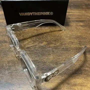 VANDYTHEPINK