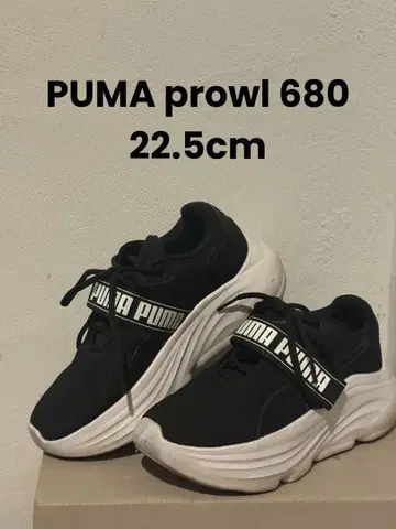 PUMA 통굽 스니커즈 블랙/화이트