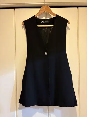 ZARA 블랙 비쥬 장식 베스트