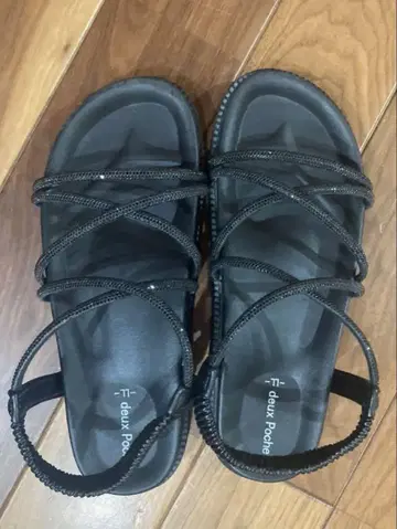 블랙 스트랩 샌들