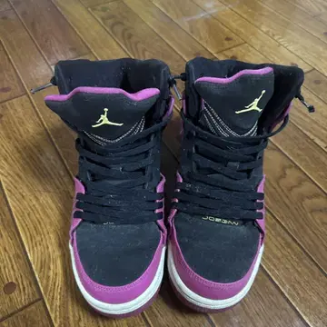 Jordan 핑크 블랙 하이컷 스니커즈