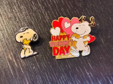 [ 가격 인하 ] 스누피 발렌타인데이 핀 배지와 할로윈 스티커 세트