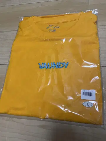[ 미개봉 ] VAUNDY 자수 로고 T셔츠 L
