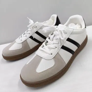 새상품 남성용 24.5cm 저먼 트레이너 스니커즈 화이트 블랙 2467W
