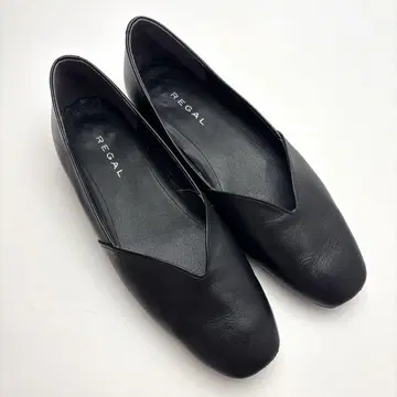 새상품급 리갈 플랫슈즈 V컷 블랙 가죽 24cm