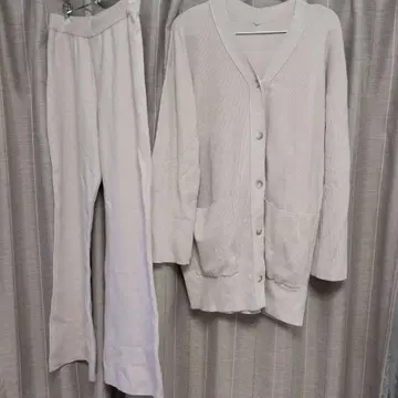 개럴개런트 아이보리 가디건과 플레어 팬츠 셋업
