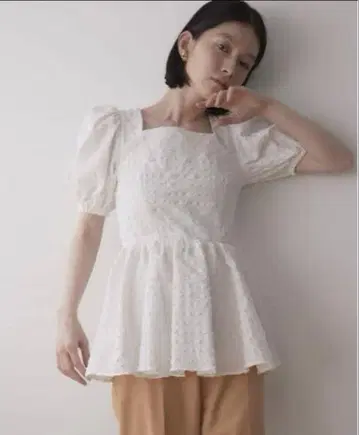 스퀘어 넥 자카드 페플럼 블라우스 Stylevoice for xxx