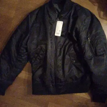 미사용품 UNIQLO MA-1 블랙 자켓 M 사이즈
