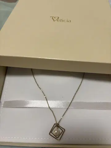 Velicia 펄 장식 목걸이