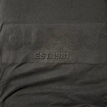 GUESS 블랙 T셔츠 EST.1981