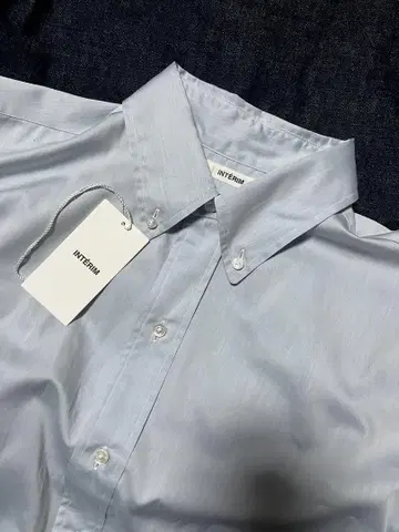 INTERIM 라이트 블루 버튼 다운 긴팔 셔츠