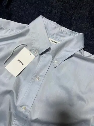 INTERIM 라이트 블루 버튼 다운 긴팔 셔츠