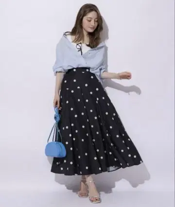 Apuweiser-riche 바닥 플레어 도트 볼륨 스커트