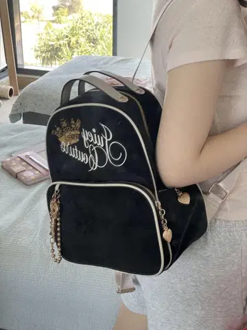 Juicy Couture 블랙 백팩