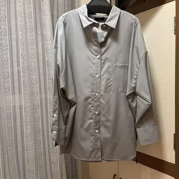 택 포함 미사용 그레이 긴팔 셔츠 왼쪽 가슴 포켓 부착 아뉴앙스