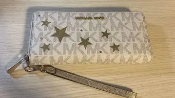 MICHAEL KORS 별 패턴 장지갑 화이트/골드
