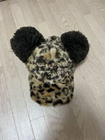 레오파드 무늬 귀도리 모자