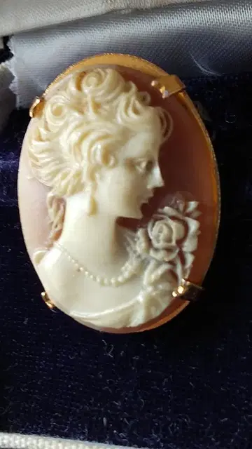 카메오 CAMEO 브로치 빈티지 새상품급입니다 (케이스 포함).