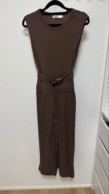 moussy 브라운 슬리브리스 니트 원피스