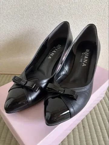DIANA 블랙 펌프스 리본 포함 힐 7cm 에나멜