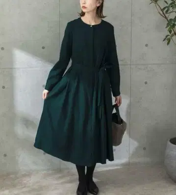 어반리서치 로쏘 A라인 턱 원피스