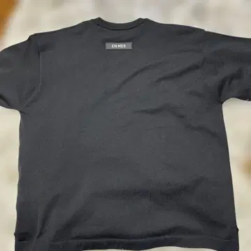 아사쿠라 카이 ENMER 블랙 크루넥 T셔츠
