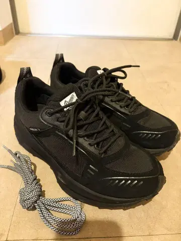 Danner 블랙 스니커즈