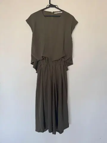 앵글로 글로벌샵 올인원 카키 프렌치 슬리브 M 새상품급