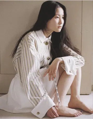 Bibiy. 비비 스트라이프 긴팔 셔츠