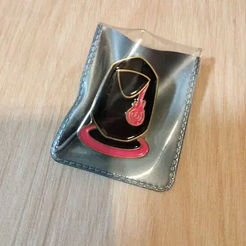 라이브러리 오브 루이나 우는 아이 핀 배지