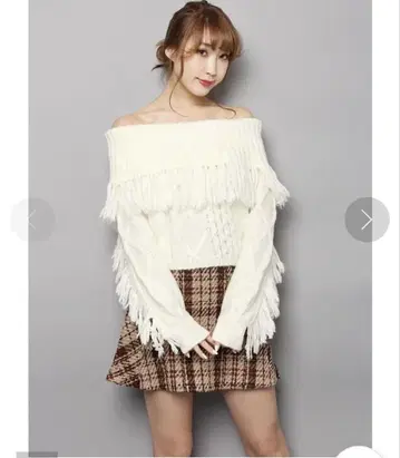 Lily Brown 화이트 오프숄더 니트 스웨터 프리 사이즈