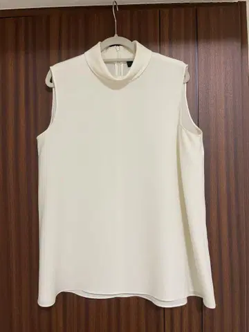 띠어리 화이트 블라우스